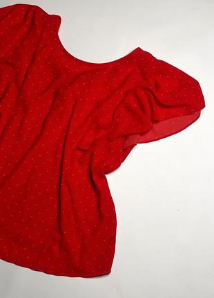 Червона блуза в горошок з воланами4 фото