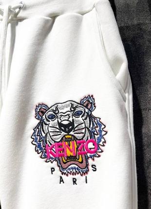 Крутий спортивний костюм