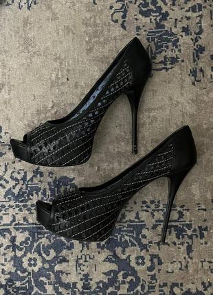 Туфлі, босоніжки на шпильці