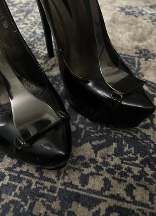 Туфлі готичні