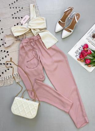 Женские пудровые розовые брюки на высокой посадке8 фото