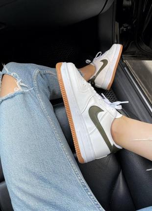 Жіночі кросівки nike air force 1 white green v25 фото