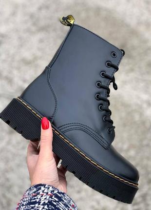 Классные женские ботинки dr. martens jadon black premium чёрные на платформе