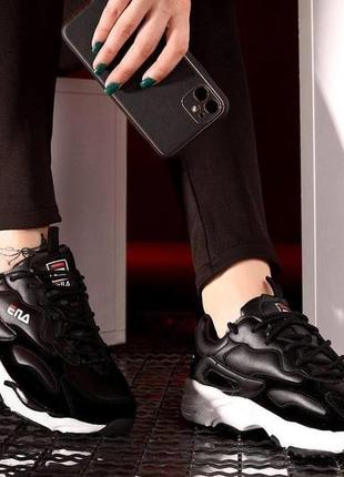 Кросівки жіночі