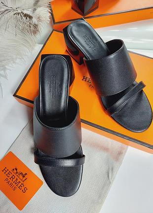 Мюлі жіночі шкіряні чорні на низьких підборах у стилі hermes