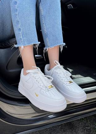 Нереальные женские кроссовки nike air force 1 swoosh white белые6 фото