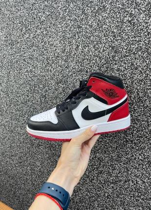 Шикарные женские высокие кроссовки nike air jordan retro 1 red белые с чёрным и красным8 фото