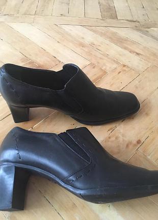 Шкіряні туфлі Clarks
