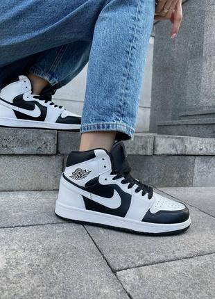 Крутые женские высокие кроссовки nike air jordan retro 1 black white белые с чёрным7 фото