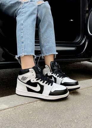 Крутые женские высокие кроссовки nike air jordan retro 1 black white белые с чёрным2 фото