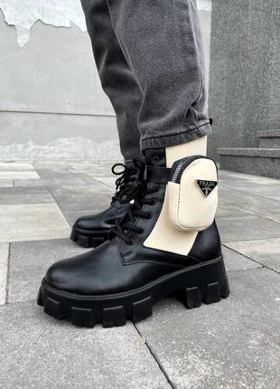 Нереальные женские ботинки полусапожки в стиле prada monolith boots black/beige чёрные с бежевым1 фото