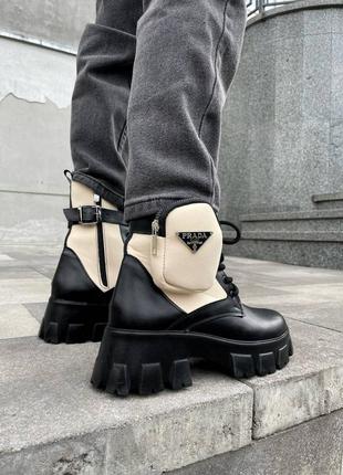 Нереальні півчобітки жіночі черевики в стилі prada monolith black boots/beige чорні з бежевим6 фото