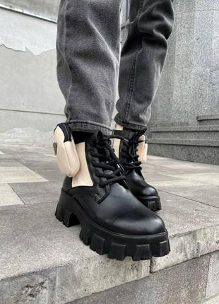 Нереальні півчобітки жіночі черевики в стилі prada monolith black boots/beige чорні з бежевим5 фото