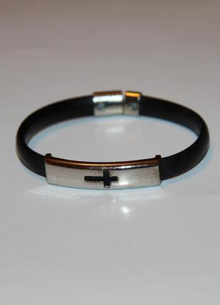 Браслет из каучука и стали с крестом обхват 21 см
