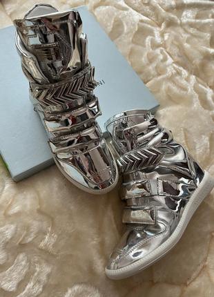Нові кросівки,бренд plein , жіночі снікерси під срібло