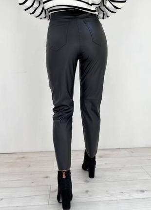 Мягкие кожаные брюки высокая посадка на пуговице сзади два кармана эко кожа4 фото