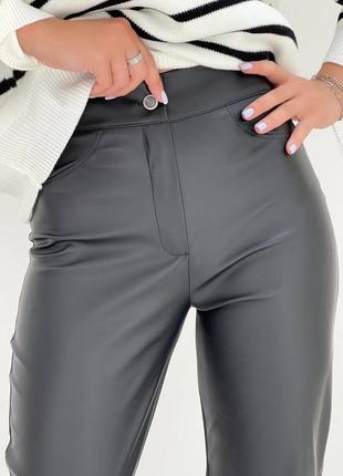 Мягкие кожаные брюки высокая посадка на пуговице сзади два кармана эко кожа7 фото
