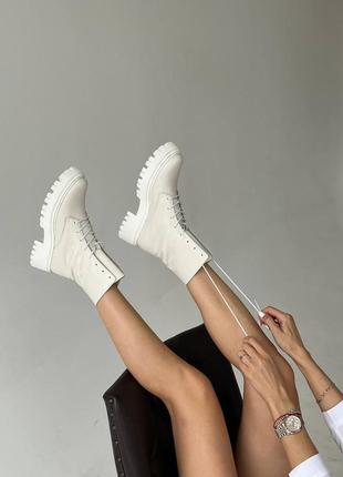 Нереально круті берці в кольорі cold white 🤍