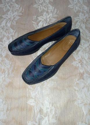Шкіряні жіночі мокасини clarks