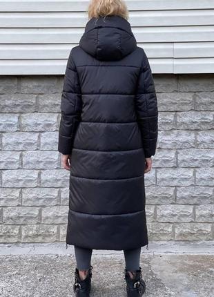 Длинное зимнее стеганое пальто пуховик ниже колена с капюшоном размер 46-582 фото