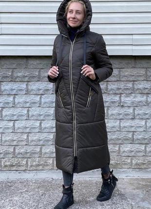 Длинное зимнее стеганое пальто пуховик ниже колена с капюшоном размер 46-585 фото