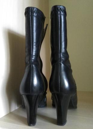 Черные зимние кожаные сапоги на меху3 фото