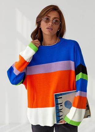 Светр в смужку вільного фасону з широкими рукавами колорблок