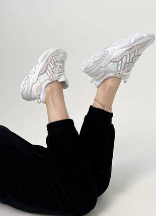 Кроссовки adidas ozweego белые женские / мужские2 фото