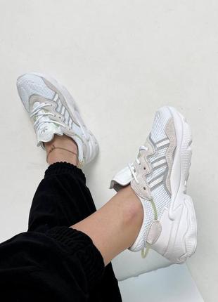 Кроссовки adidas ozweego белые женские / мужские3 фото