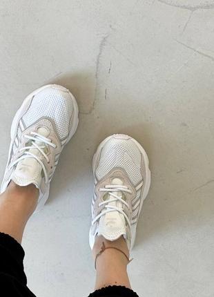 Кроссовки adidas ozweego белые женские / мужские5 фото