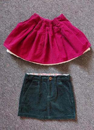 Вельветовые юбки бордового и темнозеленого цвета.