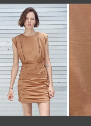 Платье с подплечниками zara