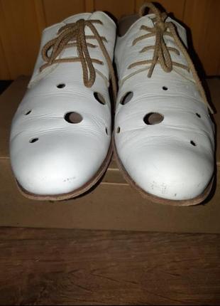 Туфлі натуральна шкіра розмір 40 розмір: 39.5 колір: білий, сріблястий