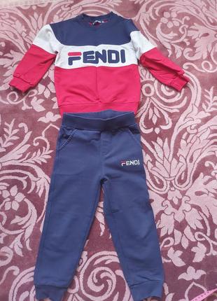 Спортивний костюм"fendi".