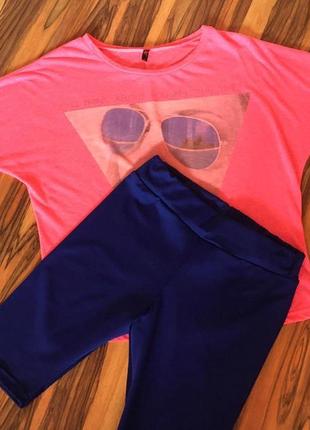 Яркий спортивный комплект: синие велосипеды, розовая футболка и топ4 фото