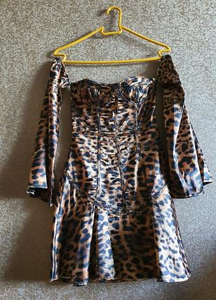 Неймовірна атласна тигрова сукня prettylittlething