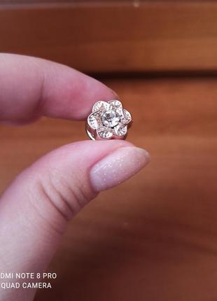 Пин на одежду цветок брошь значек