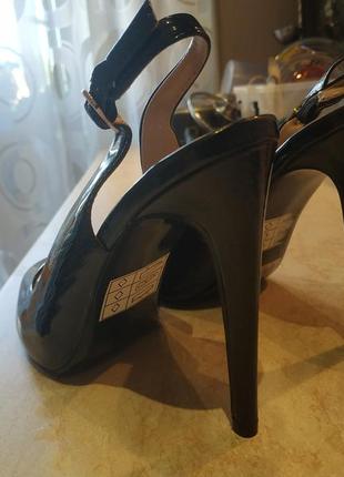 Классические босоножки