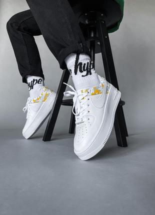 Жіночі кросівки nike air force 1 sage white flowers5 фото