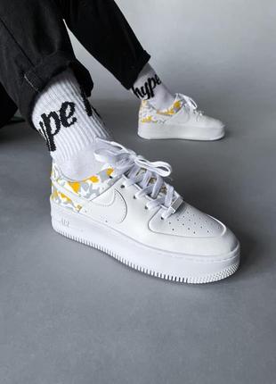 Жіночі кросівки nike air force 1 sage white flowers6 фото