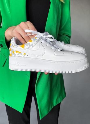 Жіночі кросівки nike air force 1 sage white flowers9 фото