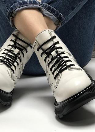Білі шкіряні жіночі черевики макквіни alexander mcqueen. всередині хутро8 фото