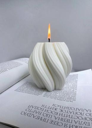 T w i s t candle - інтер'єрна свічка1 фото