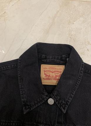 Джинсовая куртка levis женская черная2 фото