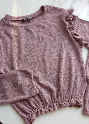 Короткий свитер с рюшами