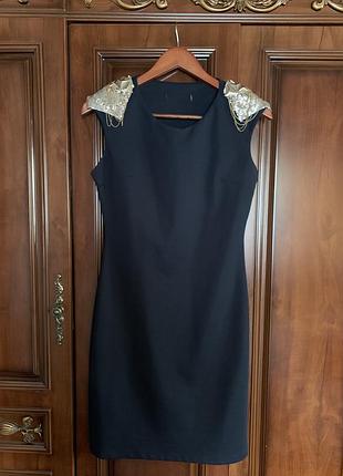 Сукня вечірня приталеного силуету