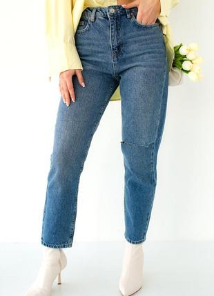 Прямые джинсы с декоративными разрезами