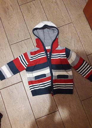 Тепленька вязана кофта з капішоном