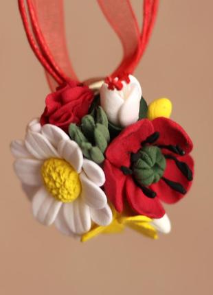 Кулон в українському стилі з маком,ромашкою та бутонами
