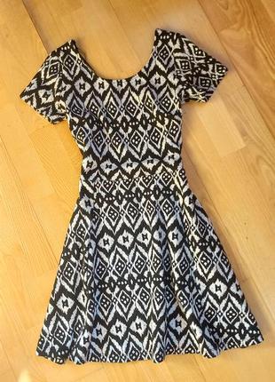 Платье tally weijl  / черно-белое платье  / сарафан  / орнамент  / платье с открытой спиной / s / короткое платье / платье с коротким рукавом